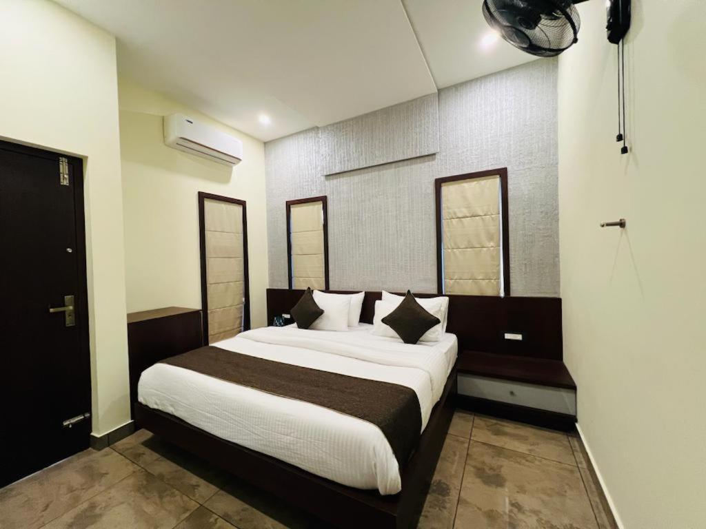 Pabis Luxurious Stay Витхири Экстерьер фото